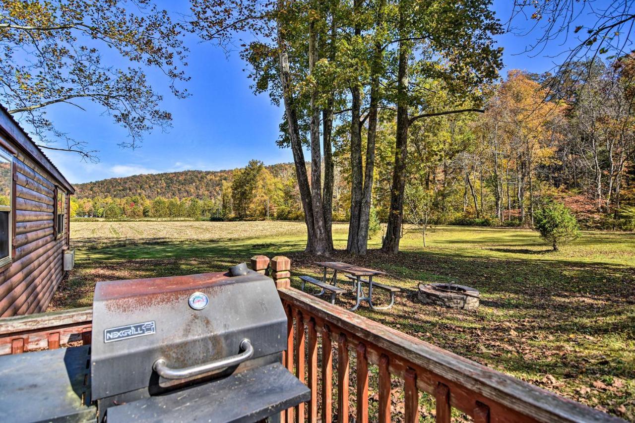 Rural Cabin Hideaway With Fire Pit And Mtn Views! Parsons Екстериор снимка